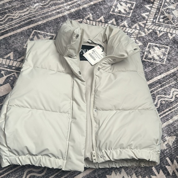 Zara Rubberized Cropped Vest in Cream size XS - Picture 5 of 8